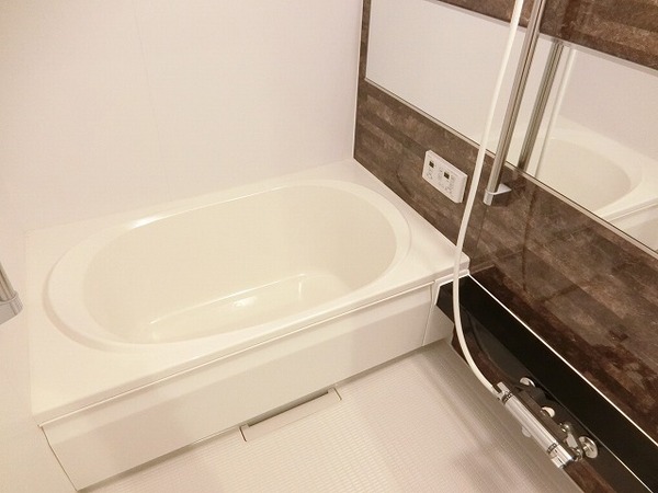 　バス　浴室乾燥機、追焚機能付の広々バスルーム！